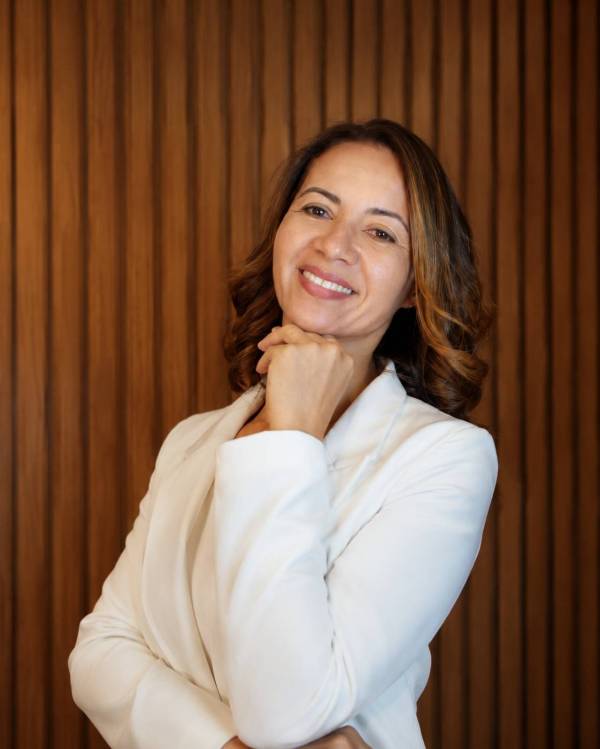 DRA  RAFAELA LOPES XAVIER - NUTRICIONISTAS - ESPECIALISTA EM DOENÇAS RENAIS E DIABETES.