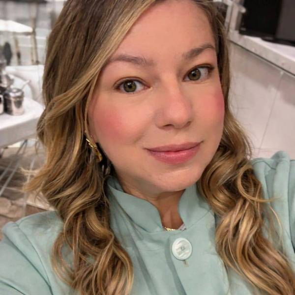 JULIANNA TELES - ODONTÓLOGOS - CIRURGIÃO DENTISTA